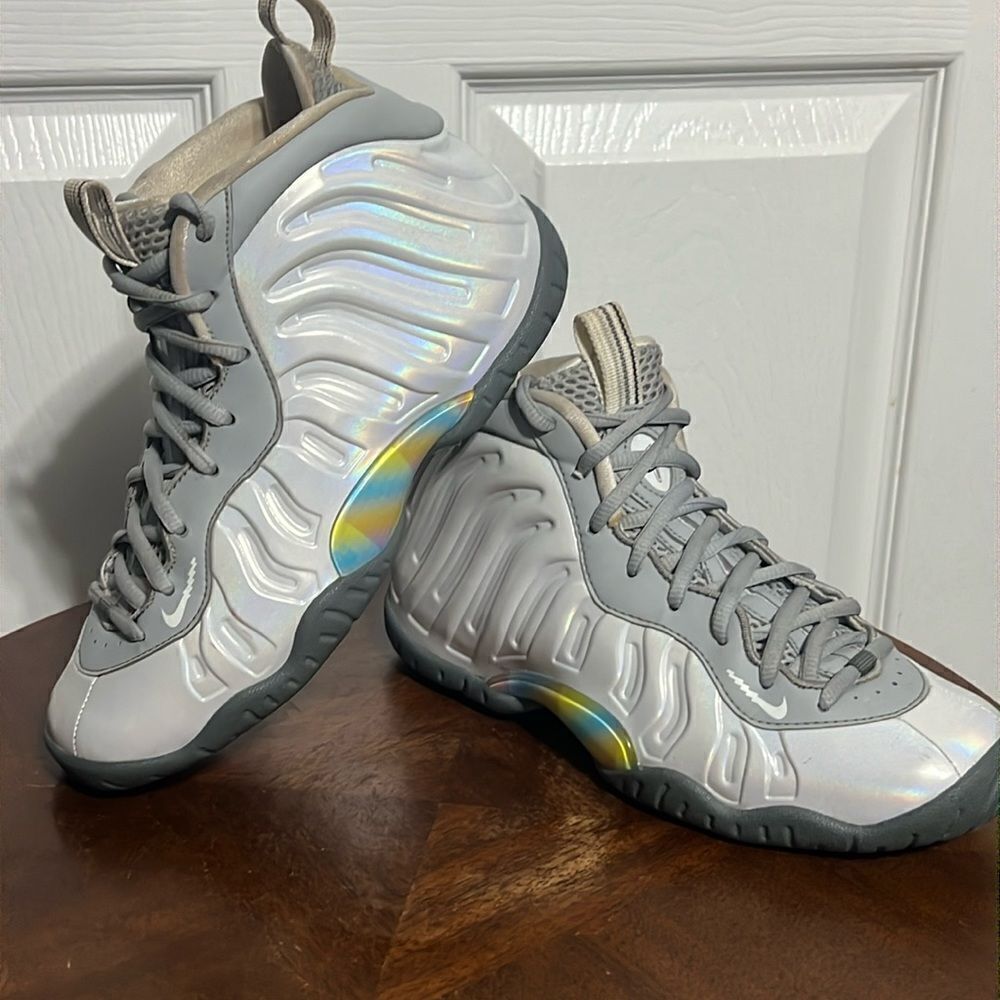 🔥 NIKE LITTLE‎ POSITE ONE GS 'RAINBOW PIXEL' Big Kids 4Y - EXCELLENT Condition